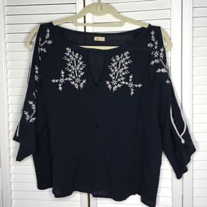 Hollister open shoulder